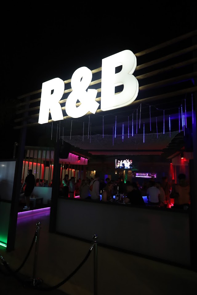 The illuminated R&B sign over the crowd